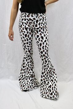 These leopard flared denim pants are sure to be a show stopping staple piece. Pair with our black ribbed tank for a stand out outfit!! Model is wearing a size small. Trendy Mid-rise Leopard Print Bottoms, Trendy Summer Flares With Flared Hem, High Rise Leopard Print Bottoms For Fall, Trendy High Rise Leopard Print Bottoms, Trendy High-rise Leopard Print Bottoms, Fitted Leopard Print Jeans For Fall, Leopard Print Jeans For Fall, Leopard Print Cotton Pants For Spring, Trendy Cotton Leopard Print Bottoms