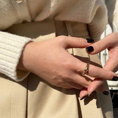 It's a bold version of ouvert ring that was created with verte's own emotions. With a bold design that will reveal your presence, you can add points by wearing just one. It also blends with simple layering like a set to make your hands look more beautiful. A lot of love is followed by a new warm gold version that matches the season, following the silver received. Made with free-size open ring, it is a good product to wear and gift regardless of size. • 925 silver a premium composition of 92. 5% Bold Design, Raw Stone, Pearl Color, Open Ring, Independent Designers Fashion, High Quality Jewelry, Irritated Skin, Gold Material, Badger