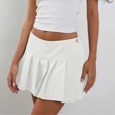 Indulge in the sophisticated style of our Preppy Hottie Pleated Skirt. Its elegant pleats and luxurious fabric create a tastefully exclusive look. Perfect for any occasion, this skirt is a must-have for any fashion lover. Elevate your wardrobe with this premium piece. Features: -85% Polyester -Low Waist -Solid Color -Pleated Design -Regular fit -Preppy style Luxurious Fabric, Low Waist, White Skirts, Sophisticated Style, Luxury Fabrics, Preppy Style, Fashion Lover, Pleated Skirt, Must Haves