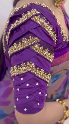 Work Blouses Maggam Latest, Pattu Sari Blouse Designs Latest, Maggam Blouses, Blouse Works, Model Blouse, Blouse Ideas, Latest Blouse Designs Pattern, Pattu Saree Blouse Designs, Aari Blouse