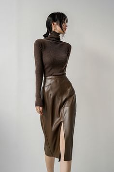 Hobble Skirt, Tank Top Skirt, Casual Activewear, Fall Inspiration, Leather Midi Skirt, Body Proportions, Feminine Silhouette, Shearling Coat, Work Clothes