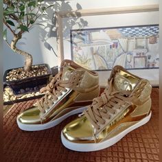 Stunning Nwt "Pastry" Gold "Pop Tart Glitter High Top Dance Sneakers. Size 7m. Memory Foam. Padded Collar. New With Tags. No Box. Trendy Gold Sneakers For Party, Sporty High-top Sneakers For Party, Trendy Gold Party Sneakers, Gold Casual Sneakers For Party, Casual Gold Sneakers For Party, High-top Glitter Print Party Sneakers, High-top Glitter Print Sneakers For Party, Party High-top Sneakers With Glitter Print, Party Glitter Print High-top Sneakers