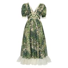 Green midi dress with daisies Lirika Matoshi, Camila Morrone, Daisy Dress, Handle With Care, Dream Dress, Look Fashion, Pretty Dresses, 3 Weeks, Aesthetic Clothes