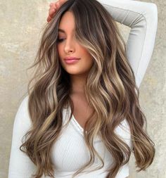 50+ Bronde Haircolor Ideas You Must Try This Season; brunette hair color ideas! This includes bronde hair, bronde haircolor brunettes, bronde haircolor brunettes ash, brown hair ideas, bronde haircolor spring, bronde haircolor with dark roots & more! This also includes bronde haircolor summer, bronde haircolor formulas, bronde balayage, bronde balayage brunettes, bronde balayage hair, bronde balayage brunettes summer hair, bronde haircolor fall, bronde winter & more! #bronde #brondehaircolorideas #brondebalayage Haircolor Ideas, Bronde Balayage, Brown Hair Inspo, Bronde Hair, Brunette Hair With Highlights, Balayage Hair Dark