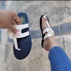 Classy Shoes Flats, Boujee Nails, Luxury Sandals, Fashion Slides, Fashion Shoes Sandals, Classy Shoes, Fashion Slippers