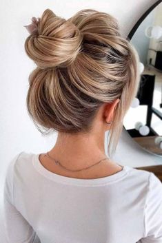 Whisky Updo, High Up Dos For Medium Hair, Updos For Women Over 50, Updos For Fine Hair, Event Updo, Casual Updos For Medium Hair, Casual Updos For Long Hair, Easy Buns