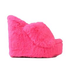 Fluffy Round Toe Synthetic Slippers, Chic Synthetic Round Toe Slippers, Chic Synthetic Slippers With Round Toe, Fluffy Round Toe Winter Slippers, Winter Faux Fur Slip-on Slippers, Plush Slippers With Round Toe And Plush Lining, Winter Faux Fur Lined Slippers, Casual Faux Fur Slippers With Plush Lining, Winter Slippers With Plush Lining And Faux Fur