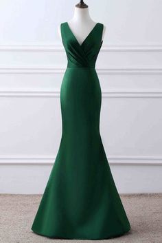 Elegant Dark Green V-neck Ruffled Mermaid Evening Prom Gown V-neck Mermaid Dress With Sweep Train And Fitted Bodice, Fitted V-neck Mermaid Dress With Sweep Train, Green V-neck Gown With Sweep Train, Fancy Green Dress, Green Evening Dress Long, Green Evening Gowns, Mermaid Gown Prom, Green Formal Dresses, Green Evening Dress