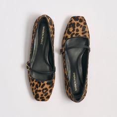 Material: Hair Calf/NappaColor: LeopardStyle: FlatHeel: 10mm (0.4")Made in Brazil Cheetah Print Ballet Flats, Square Toe Ballet Flats Outfit, Thrifting Ideas, Leopard Kitten, Cheetah Flats, Leopard Print Ballet Flats, London Baby, Leopard Flats, Leopard Shoes