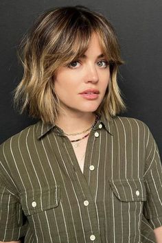 Kort Bob, Haircuts For Medium Length Hair, Edgy Haircuts, Chin Length Hair, Boring Hair, Long Layered Haircuts, Shoulder Length Hair Cuts, Short Hair Color, Lucy Hale