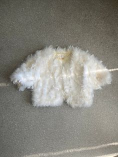 Vintage 80's rare white marabou feather Claude Petin pour DIAMANT NOIR hooks fastening shrug. Made in France. 100% marabou feathers. UK size written 12, but looks flexible like 8-12. Model size on the photo is 8. Measurements: length 17 inches, sleeve 11 inches, chest 40 inches, waist 34 inches. White Faux Fur Outerwear With Feather Trim, White Faux Fur Party Outerwear, White Faux Fur Outerwear For Party, Marabou Feathers, Black Wool Hat, Black Velvet Top, Shrugs And Boleros, Velvet Tops, Cotton Skirt