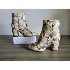 New With Box Sam Edelman Boots Gender: Women's Model: Hilty G0502l8903 Color: Gray Snake Print Size: 7.5m Upper Material: Leather Balance Material: Synthetic Heel Type: Block Heel Height: 3.25" Features: Zip Msrp: $198.00 *Measurements Are Approximate, Please See The Last Photo For All Taken. Inventory# W8g We Ship Within 1 Business Day Guaranteed Monday - Friday On All Confirmed Orders. Beige Ankle Boots With Reinforced Heel, Fall Moto Boots With Reinforced Heel And Almond Toe, Almond Toe Moto Boots With Reinforced Heel, Moto Boots With Reinforced Heel And Almond Toe, Beige Ankle Moto Boots For Fall, Beige Leather Sole Boots For Fall, Fall Beige Boots With Leather Sole, Fall Moto Boots With Almond Toe And Medium Width, Fall Moto Boots With Almond Toe In Medium Width