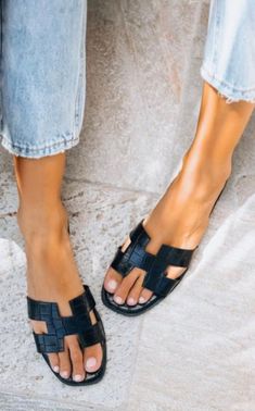 Our Frenchie Croc Slide-in Sandal is such a style! This summer slide is easy and effortless making it a must have for every wardrobe. Croc Sandals, Shoes Wallpaper, Casual Shoes Outfit, Summer Slide, Shoes Outfit Fashion, Sandals Outfit, Trending Sandals, Closet Goals, Faux Leather Heels