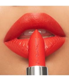 #Affiliate Der ikonische Lippenstift von MAC darf in keinem Beauty-Schrank fehlen. Lisbon, Mac