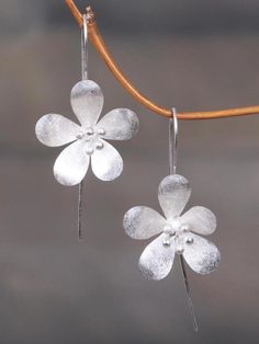 Luxury Handmade Silver Danglers, Cheap Silver Metal Danglers, Cheap Elegant Metal Earrings, Simple Silver Earrings Flower, Silver Jewelry Dangles, Small Flower Earrings, Jewellery Inspiration, Sterling Silver Drop Earrings