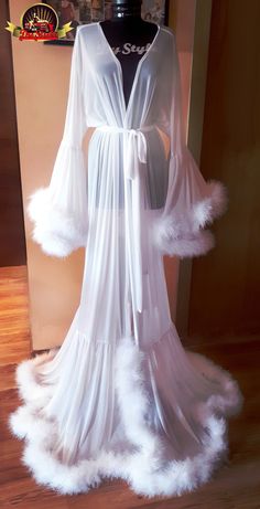 Long Sleeve Feather Robe For Parties, Elegant Party Robe With Feather Trim, Sheer Fitted Party Robe, Elegant Feathered Evening Robe, Feather Kimono, Fancy Robes, Bride Dressing Gown, Feather Gown, White Kimono