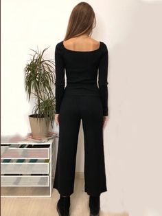 Size information: Sleeve:62 cm,Bust:66-96 cm,Length: 48cm Note： 1. Please strictly follow the size chart to select the size. Do not select directly according to your habits.2. Still not sure about size? We'd love to advise based on your measurements of bust, shoulder & sleeve.3. The size may have 2-3cm differs due to manual measurement. Please note when you measure. Washing Instructions Suggestion of cold water hand washing.It can help items keep their shape. Y2k T Shirt, Cotton Decorations, Black Office, Women Y2k, Scoop Neck Long Sleeve, Cotton Pullover, Office Lady, Office Ladies, Sleeve Styles