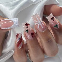 Easy Christmas Nail Designs, Christmas Nail Designs Easy, Christmas Nail Ideas, Holiday Nails Winter, Cute Christmas Nails, Christmas Nails Easy, Snowflake Nails, Nail Buffer, Festival Nails