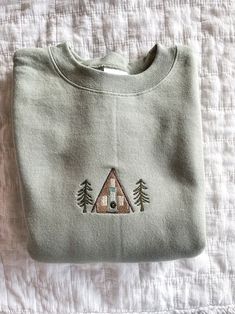 A-frame Cabin Embroidered Crewneck Sweatshirt Winter Sweater - Etsy.de Embroidery Patterns For Sweatshirts, Embroidered Long Sleeve Cozy Sweater, Cozy Long Sleeve Embroidered Sweater, Embroidered Crew Sweater For Winter, Cozy Embroidered Long Sleeve Sweatshirt, Casual Winter Sweatshirt With Machine Embroidery, Cozy Winter Sweatshirt With Embroidered Logo, Cute Custom Embroidery Sweatshirt For Winter, Cute Winter Sweatshirt With Custom Embroidery