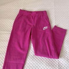 Brand New Nike Sweats Girls L Pink Nike Sweatpants, Twd Fashion, Wishlist Board, Closet Revamp, Bday Wishlist, Dream Ideas, Cute Sweatpants, Girl Sweatpants, Pink Sweats