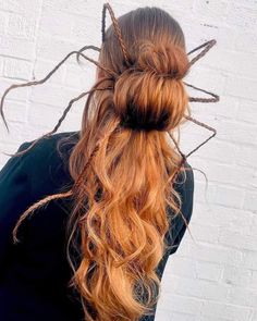 Crazy Hair Day Spider Web, Halloween Updos Hairstyles, Spider Hairstyle, Halloween Hairstyles For Women, Themed Hairstyles, Halloween Mannequin