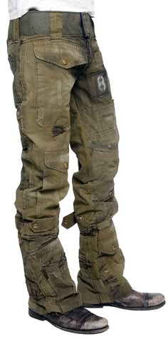 Celana Kargo, Post Apocalyptic Fashion, Mode Tips, Apocalyptic Fashion, Army Pants, Style Steampunk, Zombie Apocalypse, Post Apocalyptic, Luxury Goods