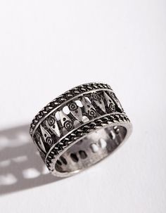 Description
Elevate your ensemble with this stunning silver-toned boho band ring. Piercings Nose, Nose Piercings, Fashion Jewellery Online, Bold Earrings, Silver Band Ring, Favorite Rings, Nose Piercing, Antique Rings, Silver Band