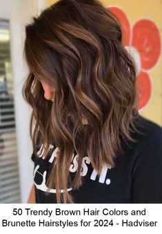 Brunette Hair Color With Highlights Short, Brunette Hair With Warm Highlights, Caramel Highlights On Dark Hair Balayage, Caramel Foilyage, Caramel Brown Highlights On Brown Hair, Brunette Summer Hair Color 2024, Medium Length Balayage Brown, 2024 Summer Hair, Brown Lowlights Brunettes