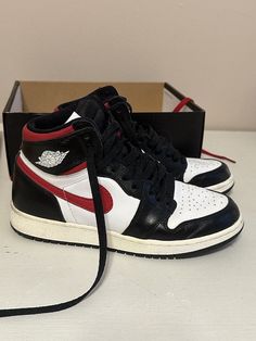 Kids size 5 = Women's size 6. Bought from GOAT, only worn a few times, NO creases and not dirty. Has both original black and red shoelaces. Still in box it came in, LIKE NEW. Air Jordan 1 Box, Air Jordan 1 Retro High Og, Air Jordan 1 Retro High, Air Jordan 1 Retro, Jordan 1 Retro High, Jordan 1 Retro, Air Jordan 1, Jordan 1, Air Jordan