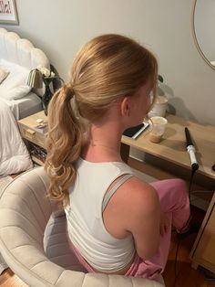 Curled Ponytail Hairstyles, High Curly Ponytail, Curled Prom Hair, Low Ponytail Hairstyles, Slick Ponytail, Track Hairstyles, Curly Hair Ponytail, Curled Ponytail, Slicked Back Ponytail