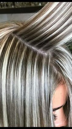 Cool Blonde Highlights, Gray Hair Styles, Highlights Ombre, Gorgeous Gray Hair, Hair Transition, Hair Styles Ideas, Summer Balayage, Silver Hair Color