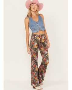 Wrangler Women's Bloom Print Wanderer Flare Jeans, Dark Brown Paisley Pants Outfit, Wrangler Women, Paisley Pants, Light Summer Dresses, Floral Jeans, Floral Print Design, Floral Denim, Floral Outfit, Printed Jeans