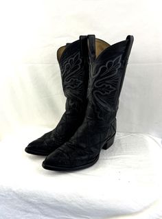 Nice vintage cowboy boots!  These boots are in greatvintage condition. Tony Lama brand. Size 10 1/2 - looks like mens but see measurements to be sure Measures: total height: 14" heel height: ~1 3/4" heel to toe: ~12" sole ball of foot: ~4 1/8" Fitted Vintage Black Boots, Vintage Snip Toe Ranch Boots, Vintage Snip Toe Boots For Ranch, Vintage Snip Toe Boots For Western-themed Events, Vintage Black Moto Boots With Snip Toe, Vintage Black Moto Boots For Western-themed Events, Vintage Black Boots For Rodeo, Vintage Black Ranch Boots, Vintage Black Boots For Ranch