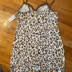 New Cheetah Print Super Soft Chemise Sleepwear With Built-in Bra For Vacation, Fitted Camisole Sleepwear For Vacation, Fitted Cami Sleepwear For Vacation, Casual Fitted Cami Sleepwear, Fitted Casual Cami Sleepwear, Fitted Chemise With Built-in Bra For Loungewear, Leopard Print Sleepwear For Summer Loungewear, Fitted Camisole Chemise For Loungewear, Casual Fitted V-neck Nightgown