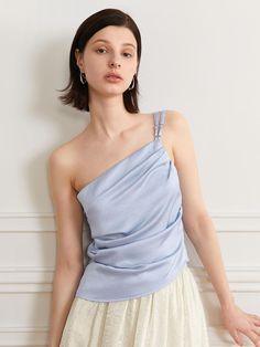 This is yyiam’s one-shoulder strap top exudes a feminine mood. With a unique design featuring a strap on only one shoulder, it allows for a distinctive style. The naturally gathered design adds sophistication to the look. It's suitable for wearing alone or layering with other outerwear pieces.- Ideal for daily wear- Can be paired with various styles of bottoms to create different looks- Its basic design makes it easy to match with any outfit Modern One Shoulder Top For Summer Nights, Modern One Shoulder Top For Spring Night Out, Modern One Shoulder Top For Night Out In Spring, Modern Asymmetrical One Shoulder Top For Summer, Modern One Shoulder Top With Asymmetrical Neckline For Party, Summer Evening One Shoulder Top, Summer Evening One-shoulder Top, Elegant One Shoulder Top With Asymmetrical Neckline For Summer, Elegant One Shoulder Tops For Summer