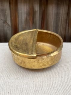 These Brass Spa Bath Bowls are crafted by our skilled artisans in Nepal, expert at making hand hammered and smooth brass products. These bowls are very durable and will last for a long time if they are taken care of properly. FOR FOOT SPA, PLEASE CHOOSE AT LEAST 12 INCHES OR ABOVE (OR DEPENDING UPON YOUR FEET SIZE) AS A DIAMETER OF SPA BOWL. THIS IS MADE TO ORDER CUSTOM PRODUCT. Our Spa Bowls are specifically designed for: -Pedicures -Foot Massages -Spa Bath Bowls -Spa Flower Decoration Bowls If Spa Room Esthetics, Massage Room Aesthetic, Luxury Spa Aesthetic, Foot Massage Spa, Spa Bowl, Massage Room Decor, Pedicure Bowls, Wooden Packaging, How To Clean Copper