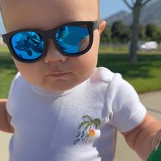 Whether hiding from the paparazzi or the sun, our baby sunglasses have you covered! Polarized and sized to fit ages 0-2 years, these shades protect baby from 100% of UV rays. Flexible rubber frames and shatter-proof flenses mean these babies are ready to withstand some good old fashioned wear and tear. Oh, and did we mention, they are absolutely adorable?! Babiators Blue series have mirrored lenses and come with a felt case and silicone strap to keep them in place (pink and black model only) Dur Free Baby Books, Baby Purse, Trendy Baby Gifts, Felt Case, Baby Sunglasses, Newborn Toys, Baby Protection, Stylish Baby, Black Model