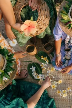 Vintage Hawaiʻi inspired shoot in muʻumuʻu dresses, leis, and papales Hawaiian Culture Aesthetic, Papale Hat, Flowers Plumeria, Hawaiian Aesthetic, Hawaiian Hats, Hibiscus Hawaii, Island Flowers, Lei Making, Hawaiian Vintage