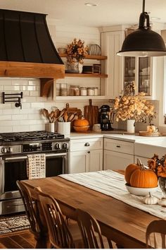 Facebook Fall Themed Kitchen, Autumnal Kitchen, Hygge Kitchen, Fall Kitchen Decor Ideas, Autumn House, Cozy Cottage Kitchen, Autumn Kitchen, Easy Fall Decor, Fall Kitchen Decor