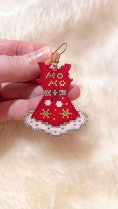 #miyuki #beading #beaded #beadsjewelry #beadwork #noeldecoration #noel #miyukidelica Miyuki Earrings, Diy Seed Bead Earrings, Seed Bead Pattern, Bead Loom Pattern, Loom Pattern, Earring Patterns, Brick Stitch, Seed Bead Jewelry, Loom Beading