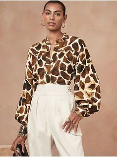 Women's Clothing - Shop New Arrivals | Banana Republic Winter Outfits Elegant, Giraffe Clothes, Silk Wrap Top, Balloon Sleeve Shirt, Balloon Sleeve Top, Top Banana, Top Shirt Women, Giraffe Print, Flowy Blouse