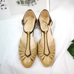 More Shoes,Please click: https://www.etsy.com/shop/mosshe FEATURES: 【Color】: it can be customized to other various colors, if you want to custom colors,please contact us. 【Material】: *Upper material: Genuine Leather.a great enjoyment of quality, softness, durability and nature *Sole material: default sole is made of Tendon bottom-----skid resistance and wear resistant.It also canbe made to leather sole,if you need,please contact us 【About Size】: *Height of the Heel: defult height is 3cm heel. Tr Vintage Leather T-strap Sandals, Vintage T-strap Sandals With Round Toe For Spring, Retro Closed Toe Mary Janes For Summer, Vintage Leather T-strap Mary Janes, Retro T-strap Sandals With Round Toe, Retro Brogue Oxfords With Closed Toe, Retro Brogue Detailing Closed Toe Oxfords, Vintage Leather Shoes With Leather Sole For Summer, Retro Mary Janes With Rubber Sole