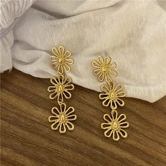 Trendy Jewelry Ideas, Flower Statement Earrings, Earrings Aesthetic, Bohemian Flowers, Golden Flower, Long Drop Earrings, Earrings Inspiration, Sparkle Earrings, Trendy Earrings