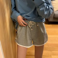 Product Title :Contrast Trim Shorts WI42 Product Measurements cm Size Waist Total Length Hips S 60-86 33 98 M 62-88 34 100 L 64-90 35 102 S 23.6-33.9 13 38.6 M 24.4-34.6 13.4 39.4 L 25.2-35.4 13.8 40.2 Product Details Material: 100% Polyester Color: Black Simple Evening Gown, Night Club Dress, A Line Evening Dress, Harajuku Outfits, Sports Shorts Women, Mens Pajamas Set, Summer Fashion Beach, Mini Dress Fashion, Beach Maxi Dress