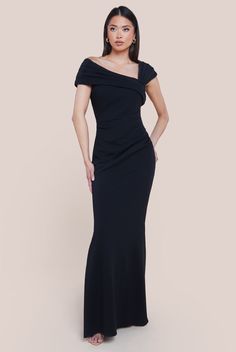 This impressive one-shoulder evening maxi occasion dress is the perfect piece for any formal evening occasion. This fruitful Goddiva long black evening gown is simply beautiful. With its on-trend one-shoulder style and its bodycon fit, this evening dress will definitely become your forever dress. Its classically elegant dark black colour makes this dress perfect for bridesmaids, wedding guests, black-tie events and even prom. This affordable dress will serve you from occasion to occasion, season to season. Boat Neck Evening Dress, Evening Dresses Black, Darkest Black Color, Evening Maxi Dress, Black Evening Gown, Tie Maxi Dress, Long Evening Gowns, Affordable Dresses, Royal Blue Dresses