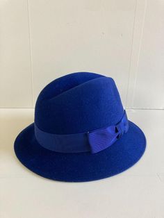 Vintage Wool Felt Fedora Hat Women's Navy Blue Made in England NEW Unused  No Brand Label No Size Label But fits Small Approx 53cm New Condition 100% Wool. Made in England Classic Blue Wide Brim Felt Hat, Blue Classic Felt Hat With Short Brim, Classic Blue Felt Hat With Short Brim, Blue Flat Brim Fedora For Winter, Classic Blue Hats With Curved Brim, Classic Blue Hat With Curved Brim, Classic Blue Brimmed Felt Hat, Casual Blue Felt Hat With Short Brim, Blue Fedora Felt Hat For Winter