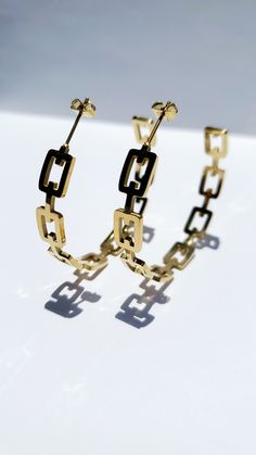 These stainless steel, 18k gold plated, tarnish free, hoop earrings are light weight and geometrically different from any other hoop earrings. They make the perfect pair for a night out or a gift for her on any occasion. Size  Inner diameter 47mm Chain Hoop Earrings, Jewelry Earrings Hoops, Steel Chain, Stainless Steel Chain, Luxury Jewelry, Perfect Pair, Etsy Earrings, Gift For Her, Night Out