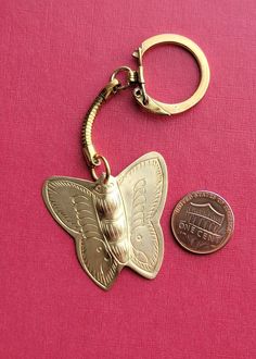 Vintage Brass Butterfly Keychain Aging Patina Boho Raw Brass Moth Metal Key Ring Bag Purse Ornament - Etsy Brass Keychain, Vintage Trinkets, Vintage Keychain, Brass Butterfly, Butterfly Keychain, Gold Keychain, Keychain Purse, Vintage Tiki, What In My Bag