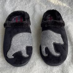 Nwot Bear Bedroom Slippers Size 2-3 Casual Gray Flat Slippers, Gray Casual Indoor Slippers, Gray Synthetic Flat Slippers, Comfy Gray Slippers For Indoor Use, Comfy Gray Indoor Slippers, Gray Slippers With Cushioned Footbed And Round Toe, Gray Synthetic Slippers With Round Toe, Gray Cushioned Round Toe Slippers, Gray Round Toe Winter Slippers