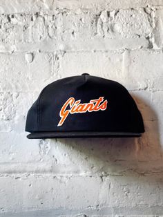 Vintage San Francisco Giants Hat - (New) Cotton Unstructured 5 Panel Snapback in Black Closure - 7 Button Plastic SnapColor - BlackConstruction - 5 Panel SnapbackContents - 60% Cotton / 40% PolyesterProfile - 3.25"Size - One Size Fits All (6 ⅝” – 7 ⅝”)Structure - Lightly Structured- Flocked Giants Patch Nyc Hat, Vintage Baseball Hats, Ny Hat, Vintage San Francisco, Cubs Hat, Dope Hats, Vintage Golf, Hat Accessories, Black Snapback